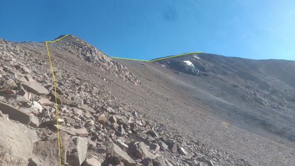FiloFoto: 4El avance por el filo se da a través de un terreno rocoso.Juan Pablo Cabbada Bergez