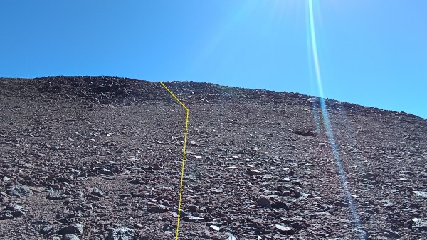 Últimos metrosFoto: 7Para acceder a la planicie somital, se debe sortear un sector de rocas.Juan Pablo Cabbada Bergez