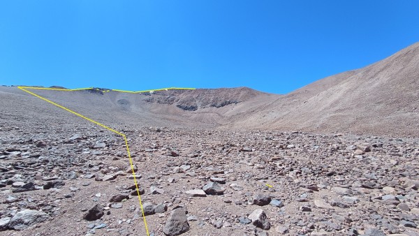 Hacia el filoFoto: 3Hacia los 4600 metros conviene avanzar hacia el filo que cierra la quebrada por el oeste.Juan Pablo Cabbada Bergez