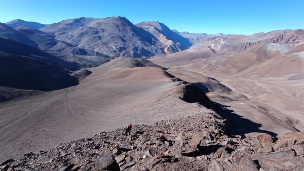 FiloFoto: 5Vista desde el filo hacia la quebrada Vegas Escondidas.Juan Pablo Cabbada Bergez