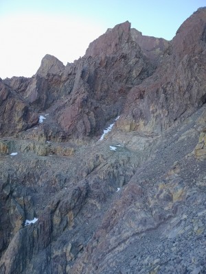 Se aprecia la canaleta que debemos tomar al fondo con nieve.Foto: 13María Jesús Vergara