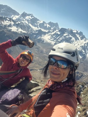 Cumbre con la lata con testimonios de ascensos.Foto: 25Gladys Gonzalez