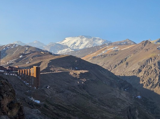 El Plomo desde estacionamiento Valle NevadoFoto: 12José Antonio Mena