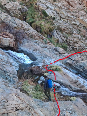 Paso de aguaFoto: 14El flujo de agua es variable, de mañana es poco pero en las tardes y noche el flujo suele aumentar por el deshielo provocado por el día. Francisco Ampuero Muñoz