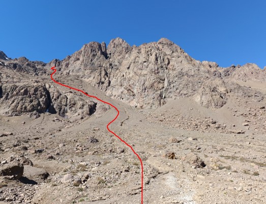 Ruta en condiciones estivalesFoto: 6Si bien había nevado dos semanas atrás, encontramos neveros desde los 3000m y nieve de buena calidad sólo en el segundo canalón.Nicolás Berríos