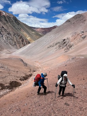 En la rutaFoto: 9Breve sección de acarreos previo a alcanzar el campamento alto.Adolfo Dell´Orto