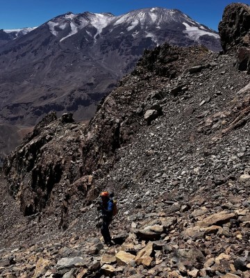 Acarreo en el filo.Foto: 21Sergio Leal, Antonio Parra, y Camilo Amigo