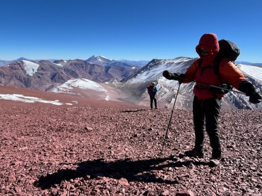 AristaFoto: 13Ya en la arista, se pueden apreciar otros grandes de la zona, como el Tórtolas, Doña Ana y Tapado,Adolfo Dell´Orto