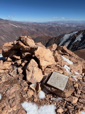 ¡Cumbre!Foto: 21Cumbre y testimonio dejado por el grupo Cumbres Literarias. Adolfo Dell´Orto
