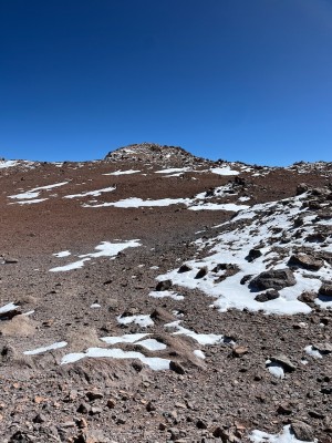 Cumbre a la vista Foto: 20Recorrido final que lleva a la cumbre. Desde más abajo se ven unas agujas de roca descompuesta, pero una vez alcanzadas se debe continuar por cerca de 15 minutos hasta a cumbre real. Adolfo Dell´Orto