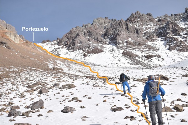 Ruta de ascenso Foto: 6Último tramo hasta llegar al portezuelo, se recomienda mantenerse al centro, y no tanto a los bordes donde existe gran cantidad de rocas grandesDirección: OesteSimón Olfos