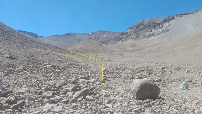 Quebrada Vegas EscondidasFoto: 2Al comienzo la quebrada es estrecha, pero hacia los 4200 se abre, mostrando la  cara sur del cerro Bachamnn.Dirección: NorteJuan Pablo Cabbada Bergez