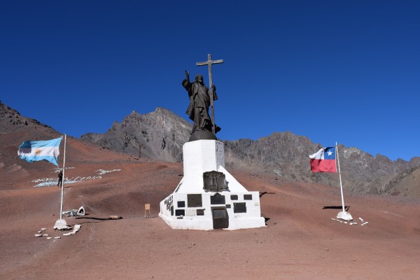 Cristo Redentor Foto: 5Atrás se ve el Santa Elena y la ruta a realizar. Fotografía tomada en diciembre 2021Dirección: SuresteSimón Olfos