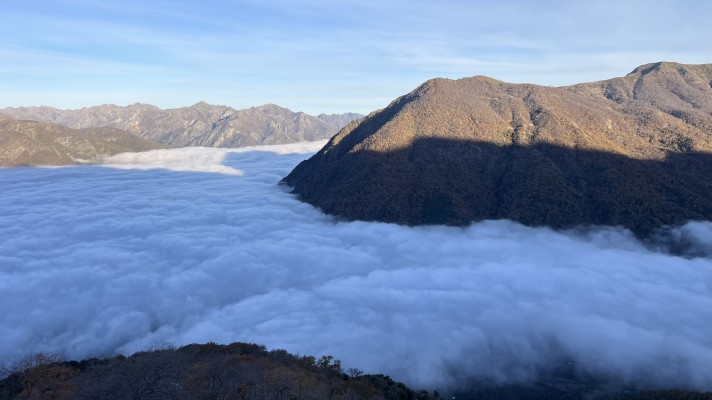 Valle de Los SaucesFoto: 2Valle de Los Sauces en un mar de nubesDirección: NoroesteIgnacio Sepúlveda