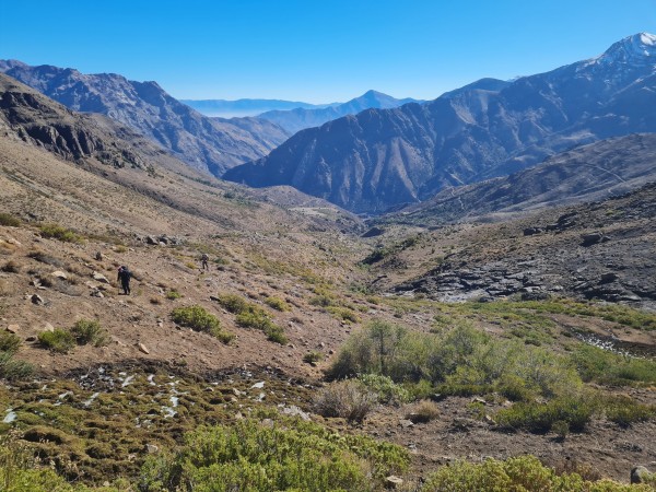 Ruta hacia el Mirador de la Compañía Foto: 5Vista hacia abajo, al fondo la huella vehicular Dirección: NoroesteSimón Olfos
