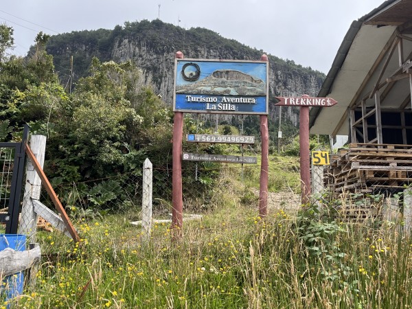 Casa por donde se accede al cerroFoto: 1Dirección: OesteNicolás Berríos