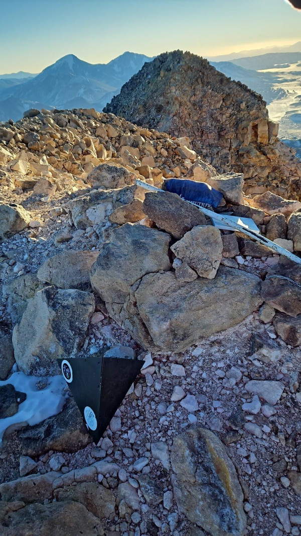 Vista desde la cumbre Foto: 10Estación meteorológica cerca a Refugio Tejos (5830m) desde donde se observa la primera sección de la rutaDirección: NorteSebastián Hernán García