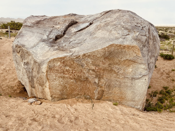 Piedra con arte rupestreFoto: 2Dirección: OesteNicolás Berríos