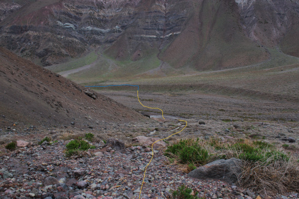 Primer tramo por estero potrillosFoto: 3En azul la ruta normal hacia el gran salto del Olivares, en amarillo el desvió hacia el estero Potrillos y un aproximado de donde se cruza el río OlivaresDirección: OesteRafael Reinoso