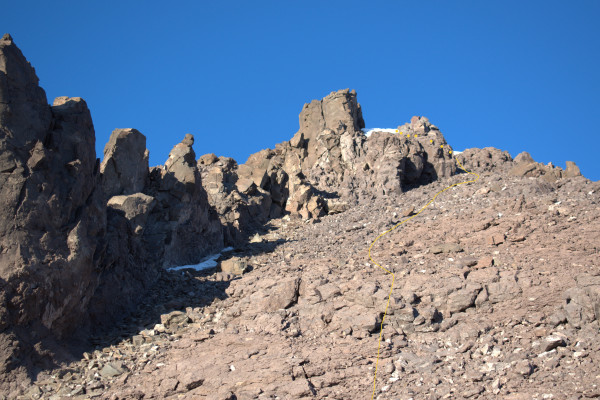 Torreón cerca de la cumbre.Foto: 10Este tramo pareciera ser mas complejo de lo que se ve, pero se puede llegar a la cumbre sin mayor dificultad.Dirección: NorteRafael Reinoso
