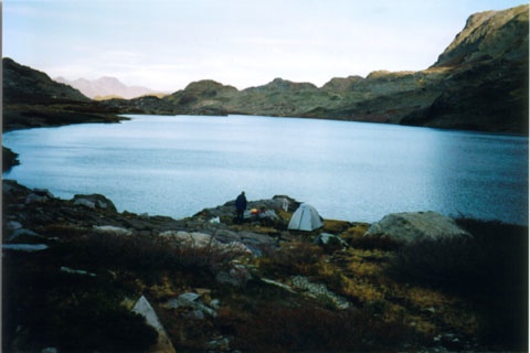 Campamento en la laguna