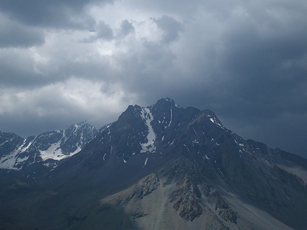 Cara Sur y Nubes de Tormenta