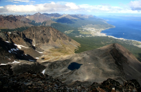 Cerro Del Medio y Laguna Margot desde cumbre del cerro Roy