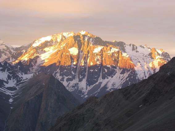 Co. Las Placas desde el Cajón de Lo Valdés.