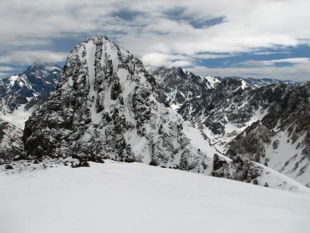 El Mono Negro desde la cumbre del Mono Blanco