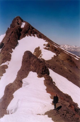 Debajo de la cumbre