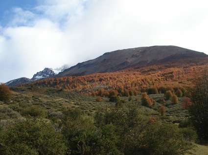Castillo desde las faldas en otoño
