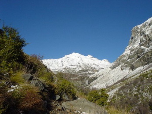 Nevado Longaví desde estero Los Patos