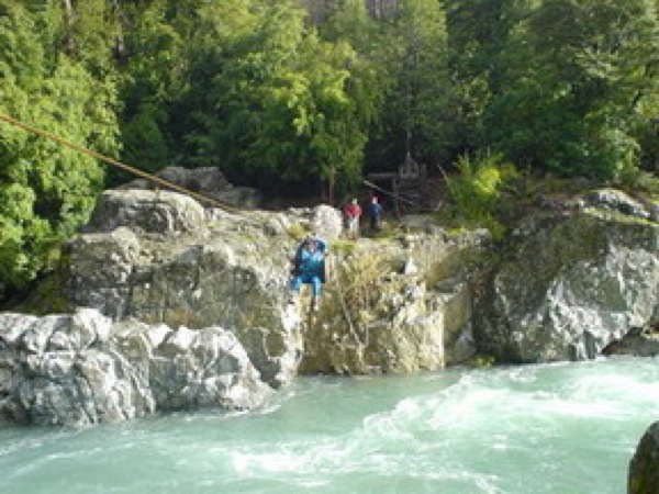 Pasando el río Achibueno