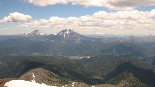Volcan Lonquimay y Tolhuaca desde cima Volcan Sierra Nevada