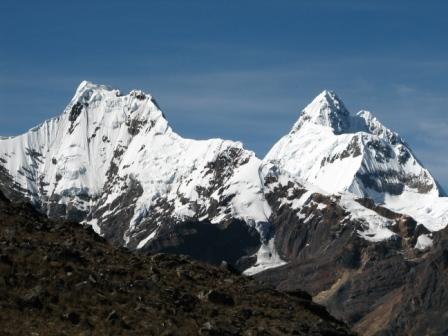 Huantsán y San Juan desde el paso Huapi