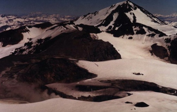 Volcan Azufre y Volcan Peteroa desde Volcan Planchon