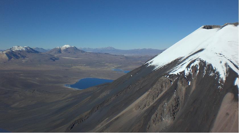 Parinacota y Chungara desde Pomerape