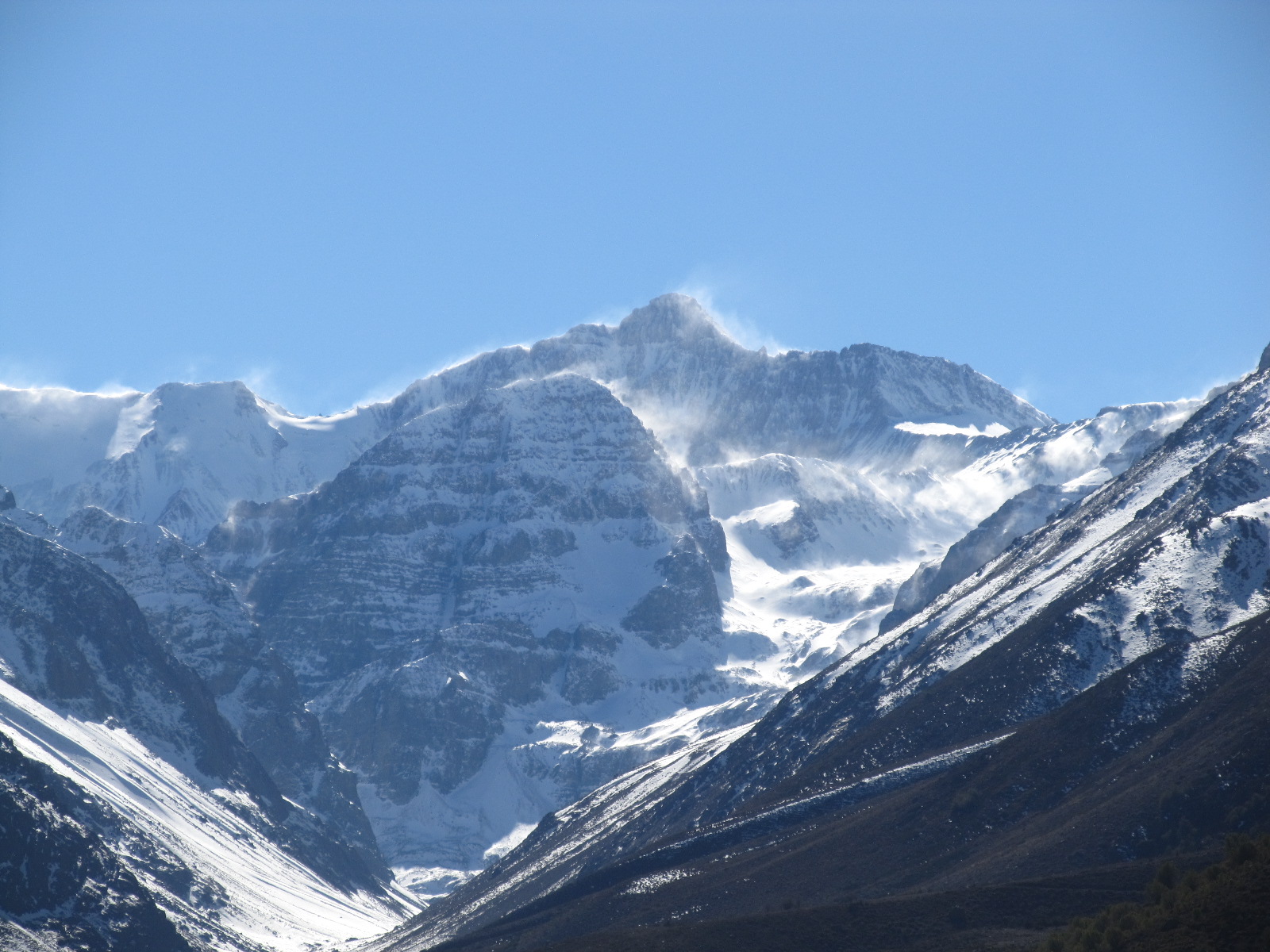 Caras Sur Altar Falso y Altar