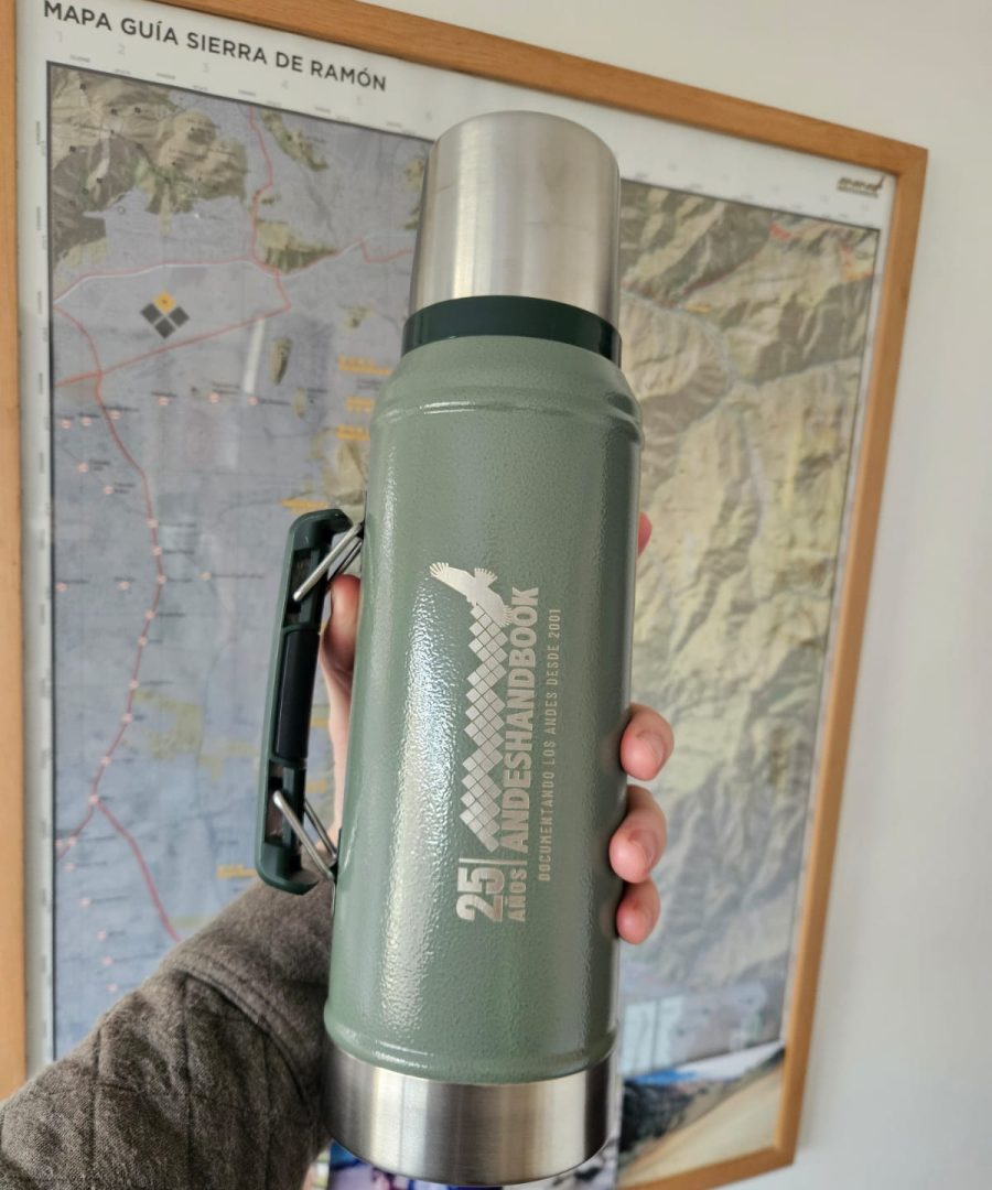 Termo Stanley Classic 950 ml – Edición Aniversario 25 años Andeshandbook - Imagen 4